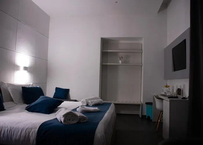 Bed and breakfast Megaris Luxury