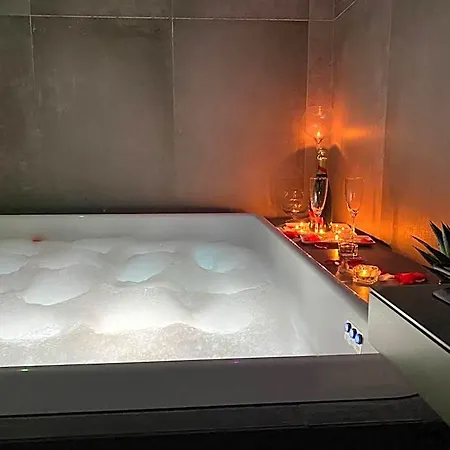 Megaris Luxury